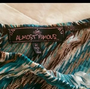 One shoulder groovy shirt